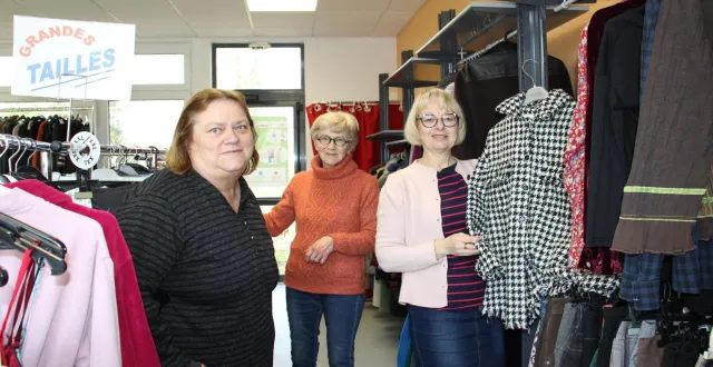 photo  de gauche à droite : sylvie fontaine, danielle valissant et martine fontaine ont plaisir à se retrouver au sein de l’équipe de bénévoles du secours catholique.  &copy;  ouest-france 