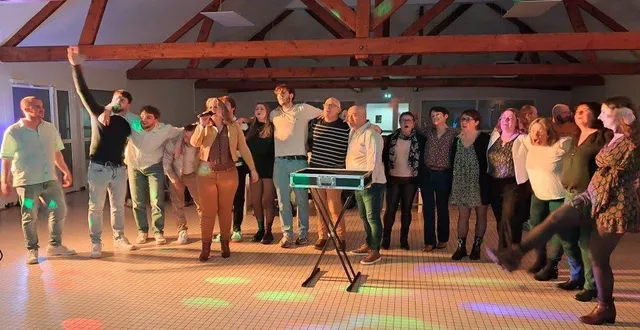 photo  les participants ont assuré l’ambiance festive de la soirée.  &copy;  co 