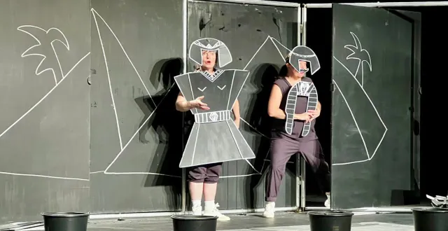 photo  le spectacle « avec un grand f » offert aux scolaires par la ville.  &copy;  co 