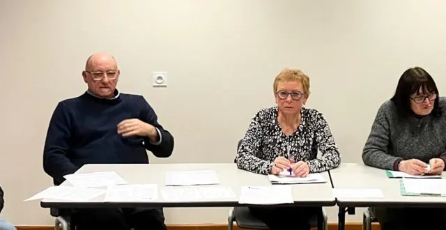photo  les membres de l’association pour la sauvegarde de l’église pendant l’assemblée générale.  &copy;  béatrice barbier. 