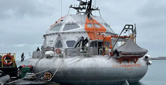 photo  la station polaire tara est revenue à cherbourg-en-cotentin (manche), où elle a été construite aux cmn, pour y subir quelques menus travaux après avoir incroyablement bien répondu à son test dans les glaces arctiques.  &copy;  ouest-france 