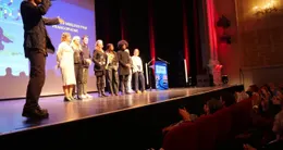 actu cin&eacute;ma  le jury de la 8e édition du festival film courts à dinan (côtes-d’armor), présidé par l’actrice julie ferrier, a remis le prix jean-rochefort d’interprétation à l’actrice léone françois-janssens, pour sa participation dans « côté cour ». 