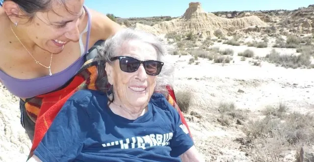 photo  fiona lauriol et sa mémé ont sillonné le monde entier pour sensibiliser le grand public au manque de considération envers les seniors.  &copy;  archives ouest-france 