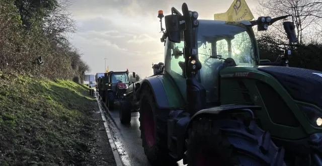 photo  les agriculteurs de la coordination rurale 79 ont manifesté à parthenay.  &copy;  co 