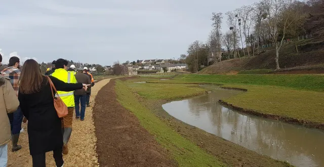 photo  sorti du lac, le cours de la rivière l’anille a été dérivé en méandres.  &copy;  le maine libre 