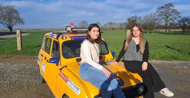 photo  louise lecapelain (à g.) et justine foucault partiront avec le n° 493.  &copy;  le maine libre 