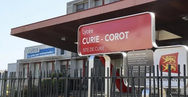 photo  le père de famille va distribuer des flyers devant les établissements scolaires de saint-lô, dont le lycée curie où son fils était scolarisé.  &copy;  ouest-france 