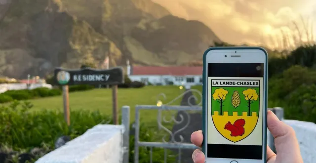 photo  le blason de la lande-chasles pris en photo sur l'île tristan da cunha en atlantique sud.  &copy;  odile cesari 