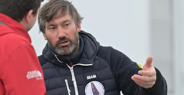 photo  louis duc est en pleine passation de son imoca fives group - lantana environnement.  &copy;  guillaume marie 