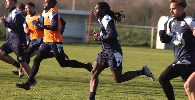 photo  en reprise cette semaine et un temps espéré pour le match au mans ce samedi 7 février 2026, l’attaquant trevis dago est finalement forfait du côté du stade lavallois.  &copy;  jean-françois quinebêche 