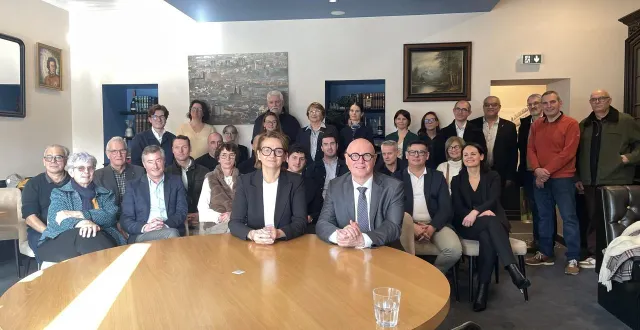 photo  trente-sept des 47 membres de la liste « cholet, un nouveau jour » étaient présents, ce vendredi 6 février 2026, à la brasserie le conti, à cholet (maine-et-loire).  &copy;  ouest-france 