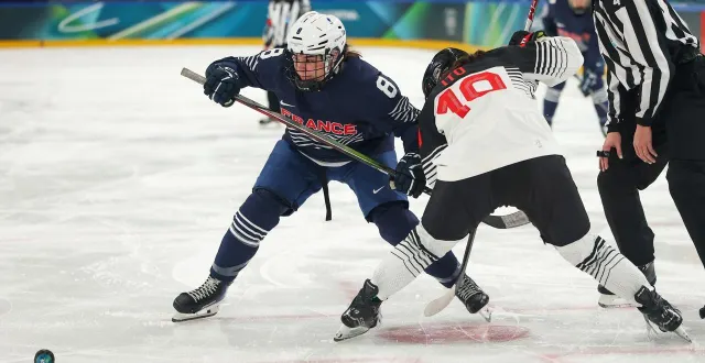photo  jade barbirati et les françaises vont devoir relever le curseur pour aller s’imposer face à la suède et l’allemagne et espérer rejoindre les quarts de finale de la compétition.  &copy;  gregory shamus / getty images via afp 