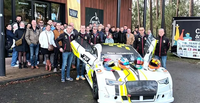 photo  de gauche à droite de chaque côté de la voiture : thomas riche, alexandre riche, david moreau et cyriaque riche du team compétition, basée à moncé-en-belin (sarthe).  &copy;  ouest-france 