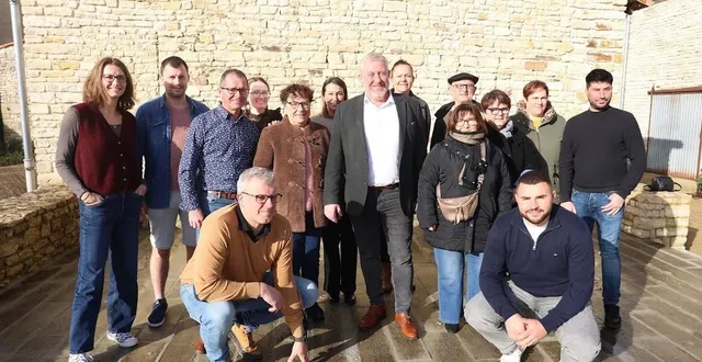 photo  les membres de la liste « vivre & agir à marigny » réunis autour de guillaume riou (au centre).  &copy;  guillaume riou 