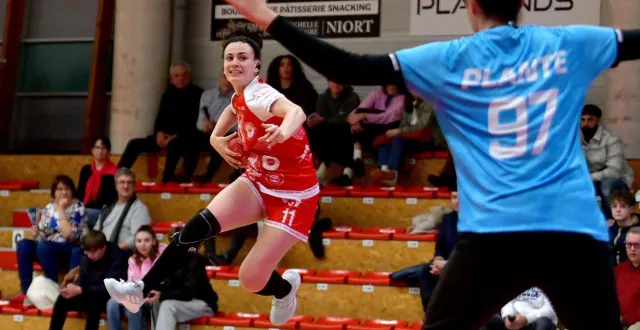 photo  une semaine après le succès en coupe de france contre roz’hand du 29, emma reygrobellet et les celloises retrouvent le championnat de ce dimanche à nantes.  &copy;  co - marie delage 