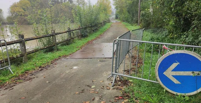 photo  la route menant au village de montlambert, à angrie, s’est effondrée en mars 2024.  &copy;  co 