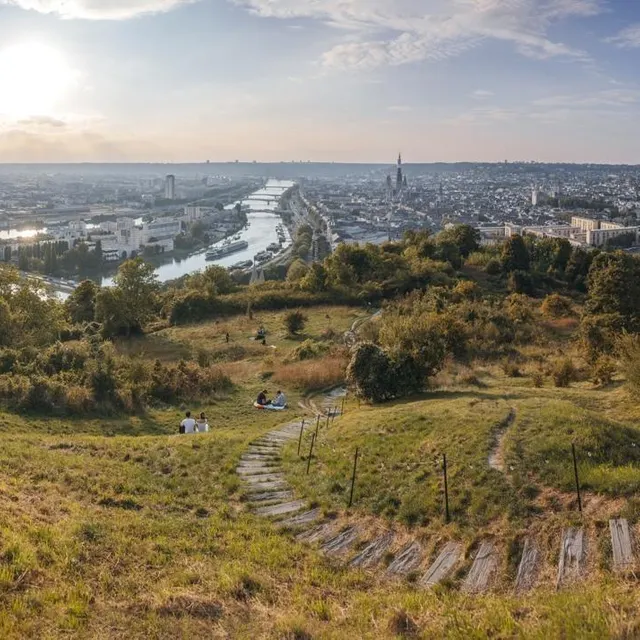 photo 525 marches permettent d’accéder au sommet de la colline.  ©  alan aubry - métropole rouen normandie