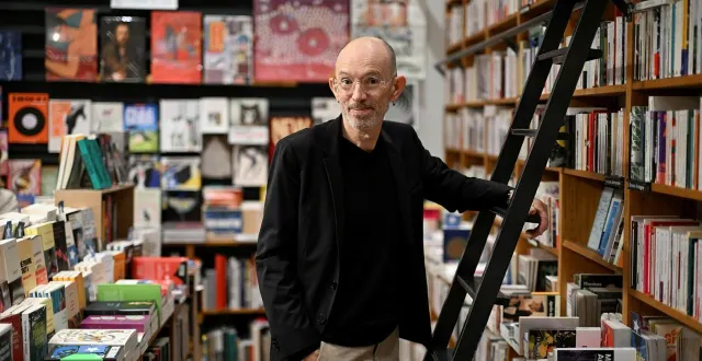 photo  laurent mauvignier, lauréat du prix goncourt 2025 pour son roman la maison vide, sera présent à l’occasion de jardins d’hiver aux champs libres ce samedi 7 février 2026.  &copy;  marc ollivier/ouest-france 