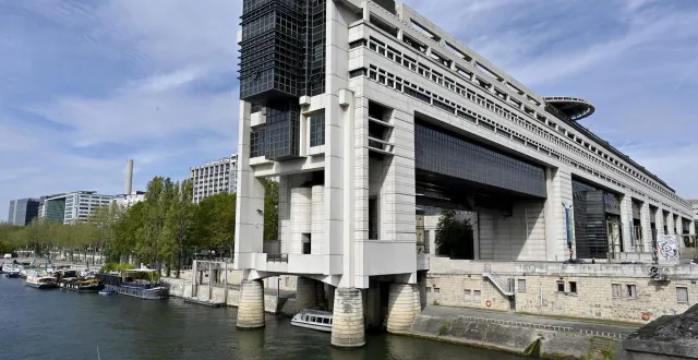 photo  les auteurs appellent à davantage de transparence dans les arbitrages budgétaires.  &copy;  stephane geufroi / ouest france 