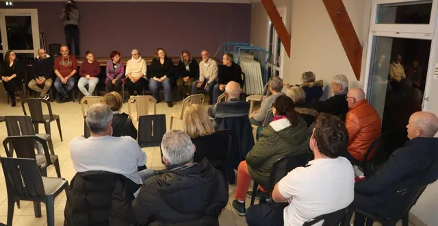 photo  la réunion publique organisée à louailles, mercredi 4 février 2026, pour trouver une tête de liste aux prochaines élections municipales n’a pas rencontré un franc succès en termes d’affluence.  &copy;  ouest-france 