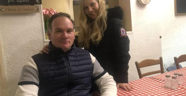 photo  fredo desmolis et vanessa guillemin ont repris le bar-restaurant de passais-villages.  &copy;  ouest-france 