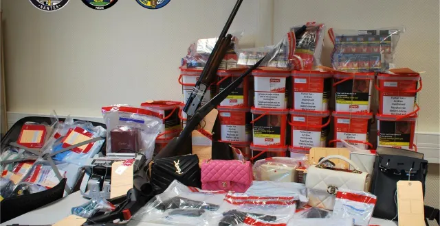 photo  des armes, de la drogue, des objets de luxe ont été saisis.  &copy;  parquet de rennes 