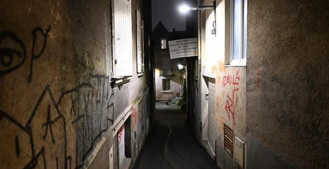 photo  angers, décembre 2024. faut-il rallumer les réverbères ? devant des habitants inquiets, beaucoup de communes ont déjà choisi.  &copy;  archives co - josselin clair 