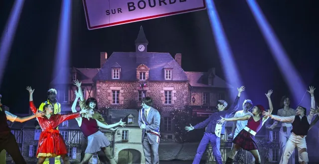 photo  la revue de la flambée pose ses valises à la salle des concerts du mans, ou plutôt à joinville-sur-bourde.  &copy;  le maine libre - denis lambert 