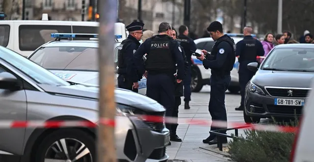 photo  un large périmètre de sécurité a été établi pour protéger la scène et faciliter l’enquête, après une rixe au couteau, dans le centre-ville de nantes.  &copy;  ouest-france / franck dubray 