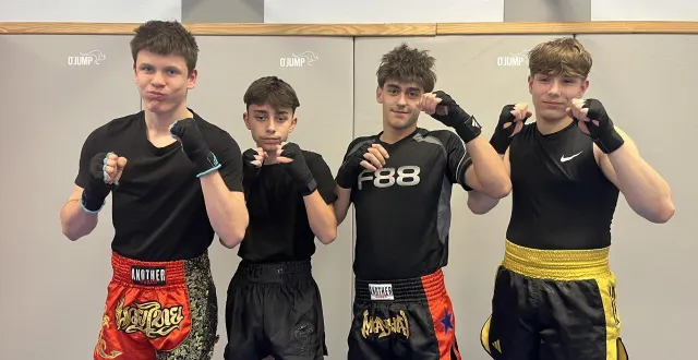 photo  les quatre jeunes boxeurs du muay-thaï club fertois tenteront de décrocher leur qualification pour le championnat de france à angers.  &copy;  le maine libre 