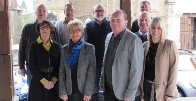 photo  de gauche à droite au 1er rang : annette hammelin, jocelyne van der haegen, gilles petit, florent gauquelin, nathalie masseau. au second rang : lionel hilaire, patrick georges, mickaël denis, olivier thaunay.  &copy;  ouest-france 