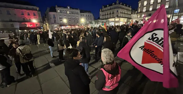 photo  une manifestation dénonçant la montée des extrêmes droites a rassemblé 300 personnes, ce 6 février, place du ralliement à angers.  &copy;  co – emmanuel poupard 