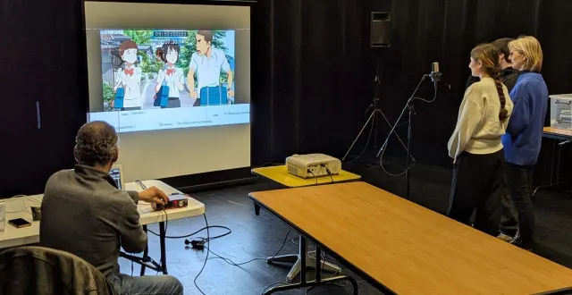 photo  des élèves et une enseignante du lycée chaptal s’essaient au doublage d’un film d’animation.  &copy;  ouest-france 