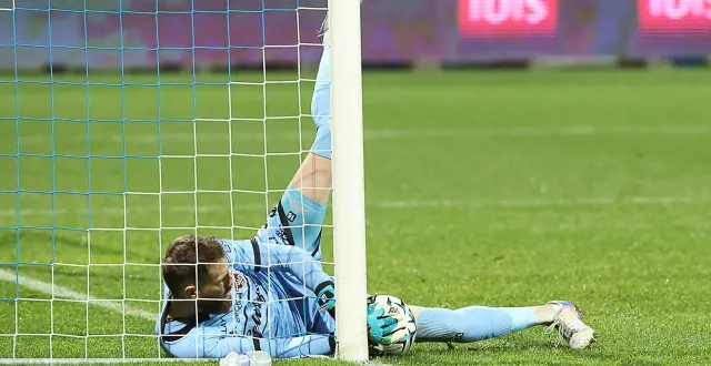 photo  adrián ortolá a été un grand acteur du septième clean-sheet de la saison pour les guingampais.  &copy;  photopqr/voix du nord/maxppp 