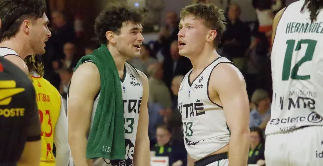 photo  léo debruhl (n°13) a offert la victoire aux vitréens.  &copy;  ouest-france 