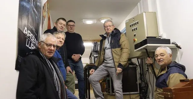 photo  une partie de l’équipe de bénévoles de l’association cinéma de bécon (de gauche à droite) : jacques bonhommet, philippe bernon, philippe leclerc, dominique audebert, jean-pierre chanterault, bernard bossé.  &copy;  co 