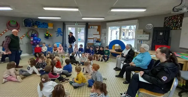 photo  les enfants sont très attentifs aux propos des résidents du val-de-l’isle.  &copy;  ouest-france 