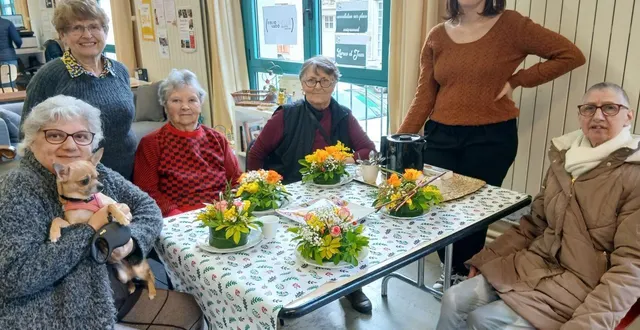 photo  quelques participantes à l’atelier déco florale.  &copy;  le maine libre 