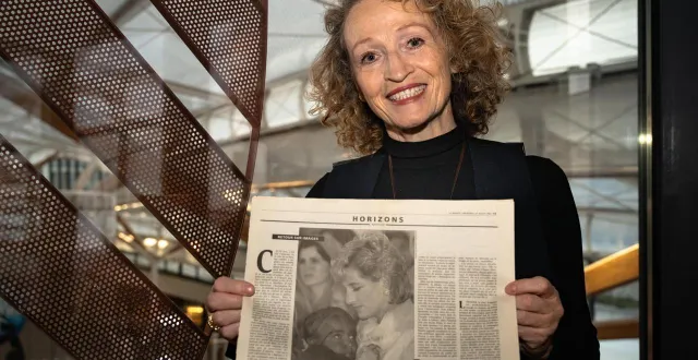 photo  annick cojean, journaliste au monde, tenant l’article qu’elle avait consacré à la princesse diana le 27 août 1997.  &copy;  elsa rancel / ouest-france 