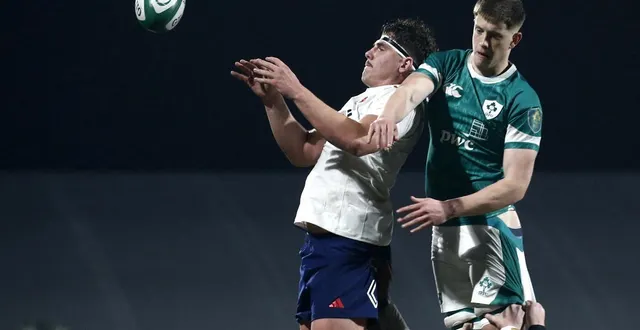 photo  corentin mezou au duel lors du dernier irlande-france en 2025.  &copy;  johannes eisele / afp 