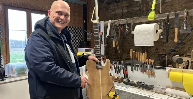 photo  depuis septembre 2025, david chaineau à ouvert son entreprise passion guitares & basses près de oizé (sarthe) pour réparer les instruments à cordes.  &copy;  ouest france 
