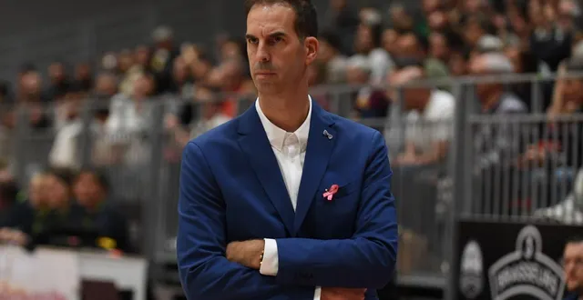 photo  l'entraîneur de la roche vbc, david gautier, lors de son premier match avec le club yonnais, le mercredi 1er octobre 2025.  &copy;  laurent gelot 