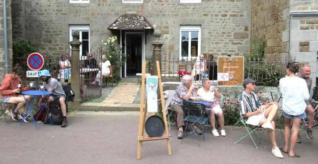 photo  un café itinérant qui s’installe sur le marché de la carneille, chaque premier dimanche du mois, de mars à novembre.  &copy;  ouest-france 