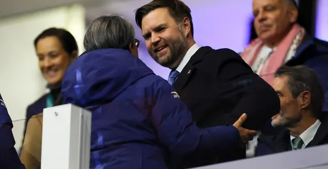 photo  jd vance, vice-président des états-unis, dans les travées du stade san siro de milan, lors de la cérémonie d’ouverture des jo d’hiver, vendredi 6 février 2026.  &copy;  sarah stier / getty images via afp 