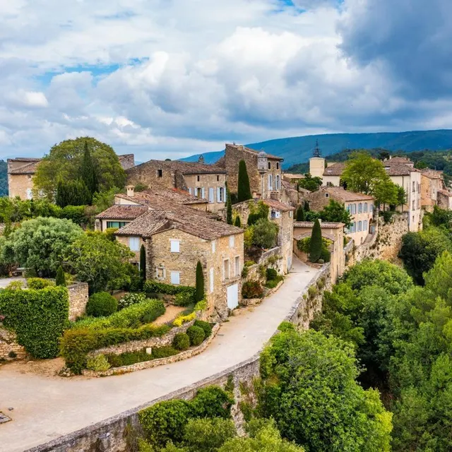 photo le village est devenu une place forte pendant les guerres de religion.  ©  getty images - daliu