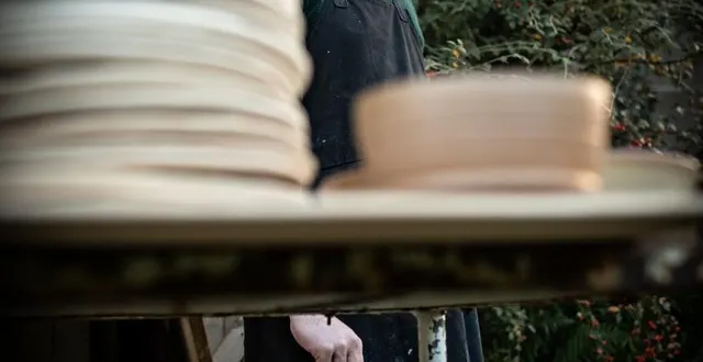 photo  les assiettes du céramiste ken josset se retrouvent sur de nombreuses tables de bistrots engagés.  &copy;  olivier marie / bretons en cuisine 