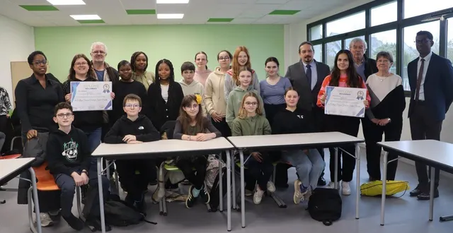photo  la ligue de l’enseignement et la ligue des droits de l’homme ont récompensé le collège simone-veil de sablé-sur-sarthe pour ses initiatives en faveur de la laïcité.  &copy;  ouest-france 