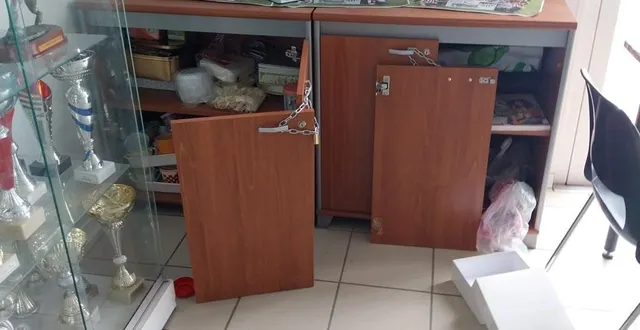 photo  vendredi 6 février 2026. même les portes des placards de l’espv ont été démontées…  &copy;  page facebook - espv 