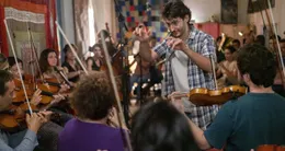 actu cin&eacute;ma  pierre niney en cinéaste pétri de questionnements dans « le livre de solutions ». 