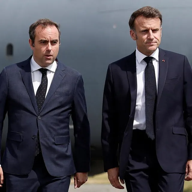 photo sébastien lecornu et emmanuel macron au bourget, en juin 2025.  ©  afp